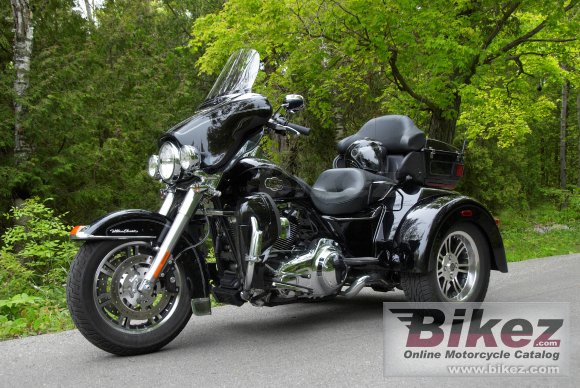 2009 Harley-Davidson FLHTCUTG Tri Glide Ultra Classic photo